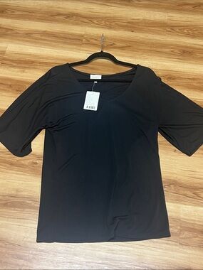 NWT Deletta Anthropologie Black V-Neck Elbow length Sleeve Top Tee blouse